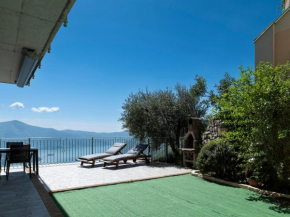 Mantegna - garden with Lake view and swimming pool